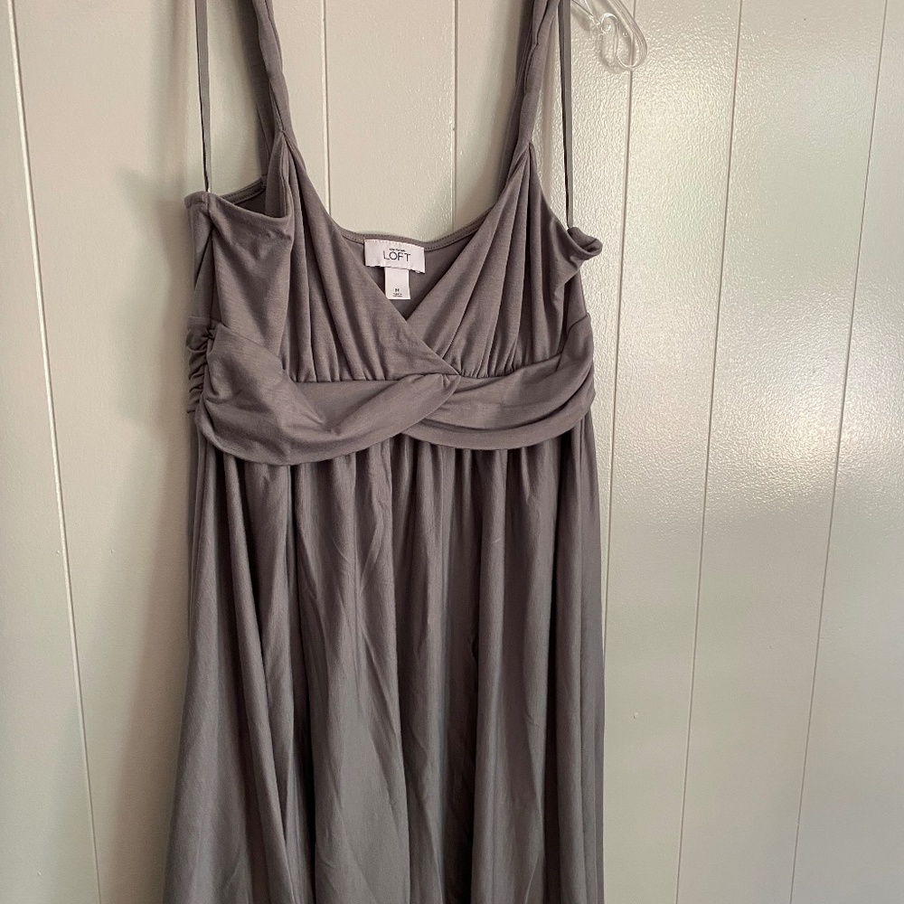 LOFT Women's Sleeveless Grey Swing Dress. Size M. Empire waist.
